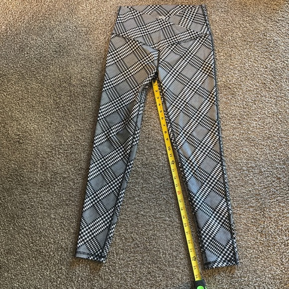 DSG Black and White Workout Leggings - Picture 5 of 6